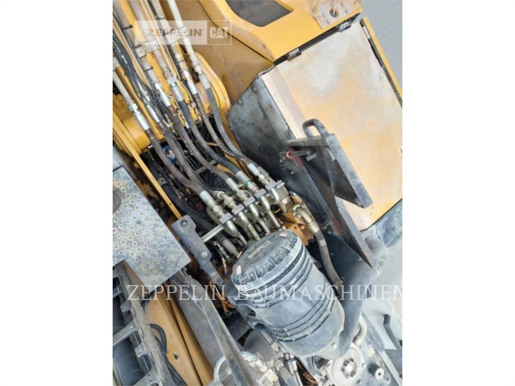 CAT MH3024-06C حفارات هدم