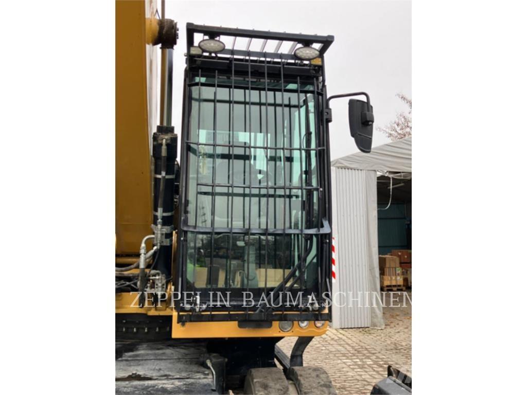 CAT MH3024-06C حفارات هدم