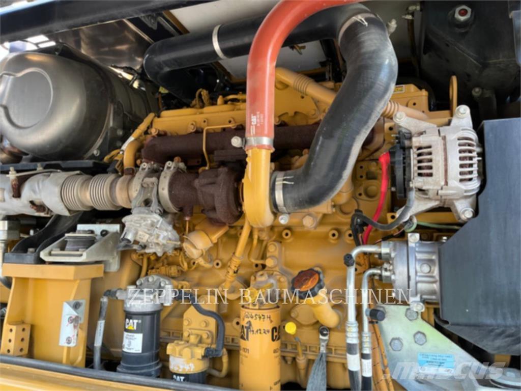 CAT MH3024-06C حفارات هدم