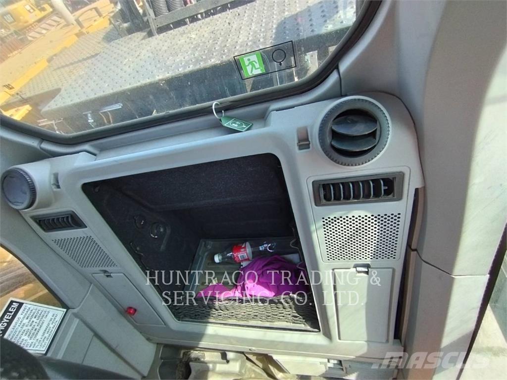 CAT MH3024-07 حفارات بعجل