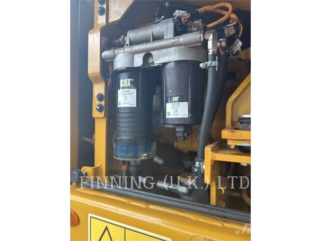 CAT MH3024 07W حفارات بعجل