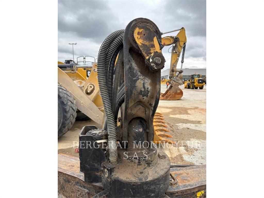 CAT MH3024-1 حفارات بعجل