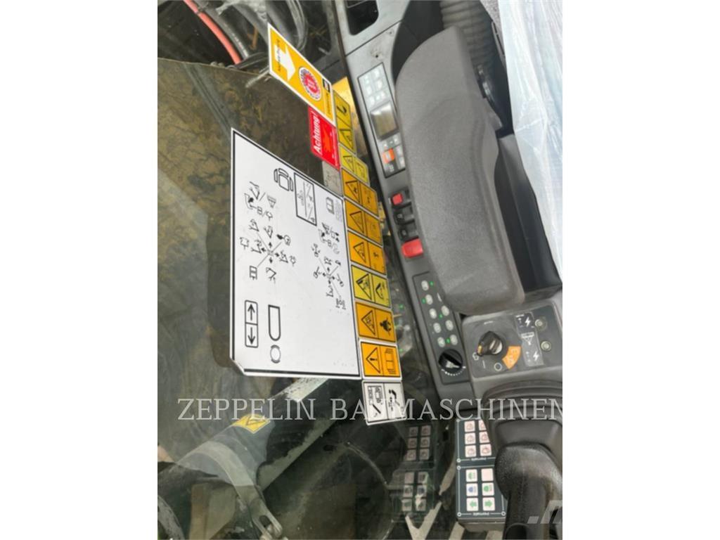 CAT MH3026-06C حفارات هدم