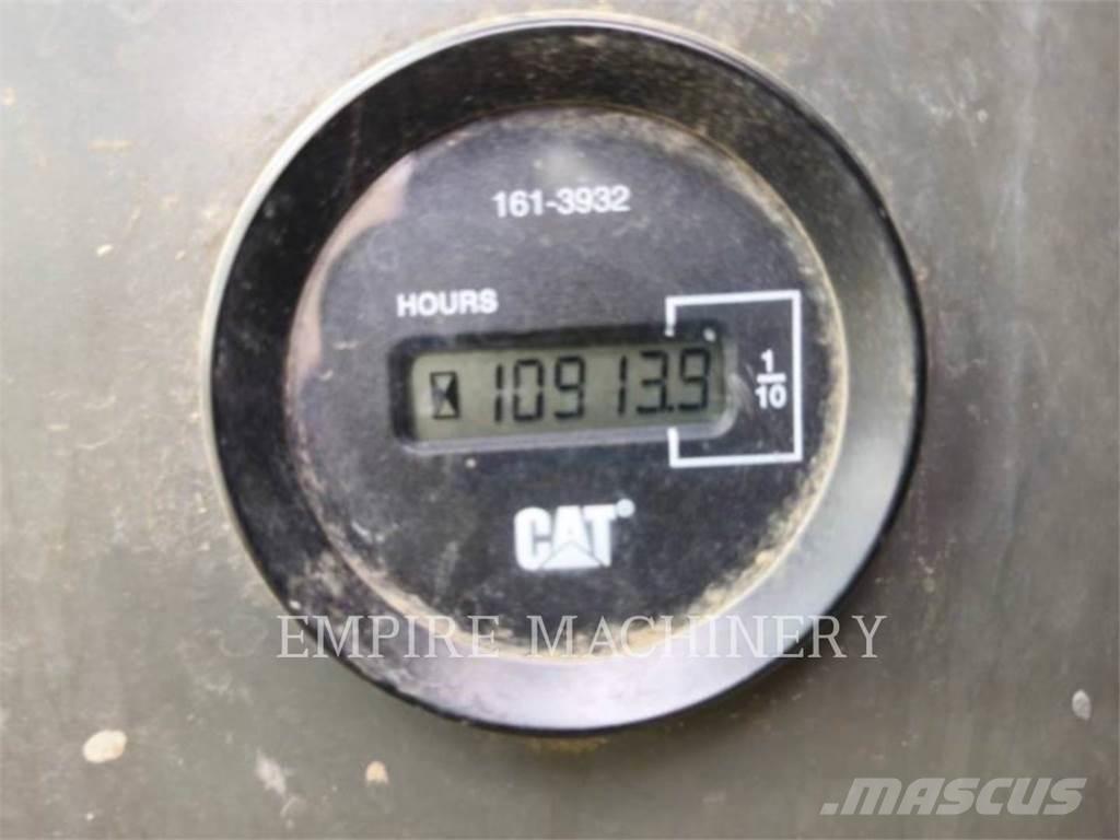 CAT MH3059 حفارات زحافة