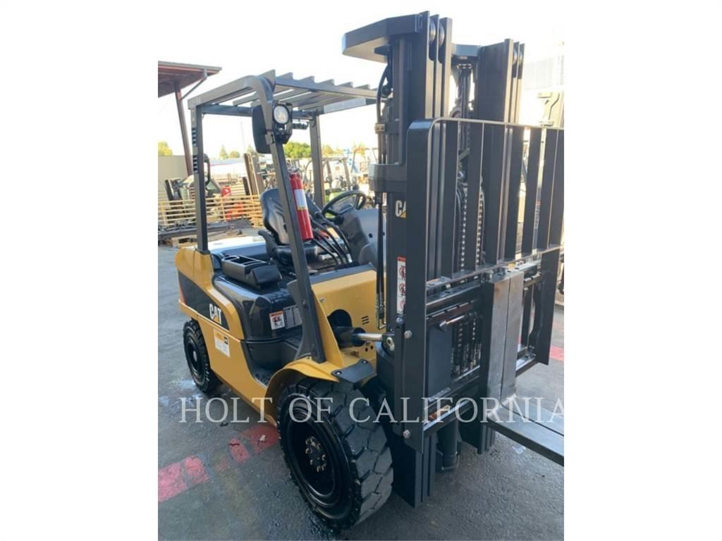 CAT MITSUBISHI DP30N5 شاحنات الديزل