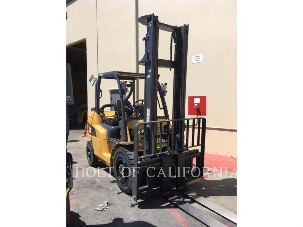 CAT MITSUBISHI DP40N1 شاحنات الديزل