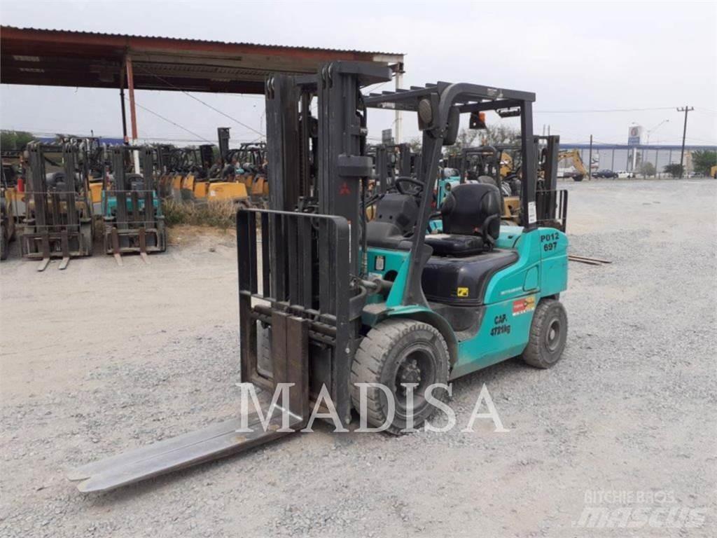 CAT MITSUBISHI FD30NM5 شاحنات ذات رافعات شوكية - أخرى