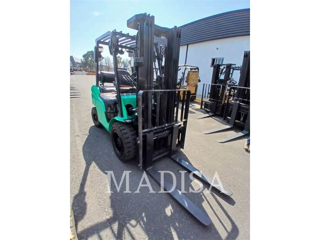 CAT MITSUBISHI FG30N-LP شاحنات ذات رافعات شوكية - أخرى