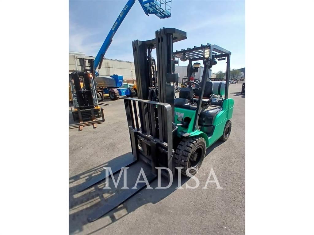 CAT MITSUBISHI FG30N-LP شاحنات ذات رافعات شوكية - أخرى