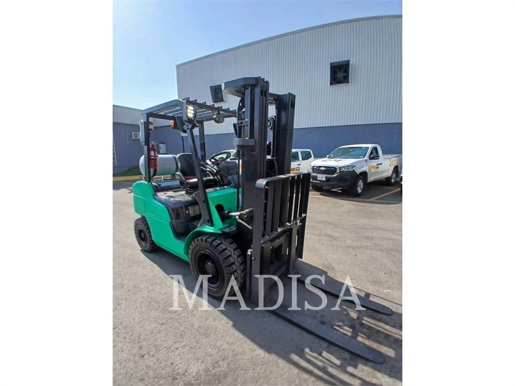CAT MITSUBISHI FG30N-LP شاحنات ذات رافعات شوكية - أخرى