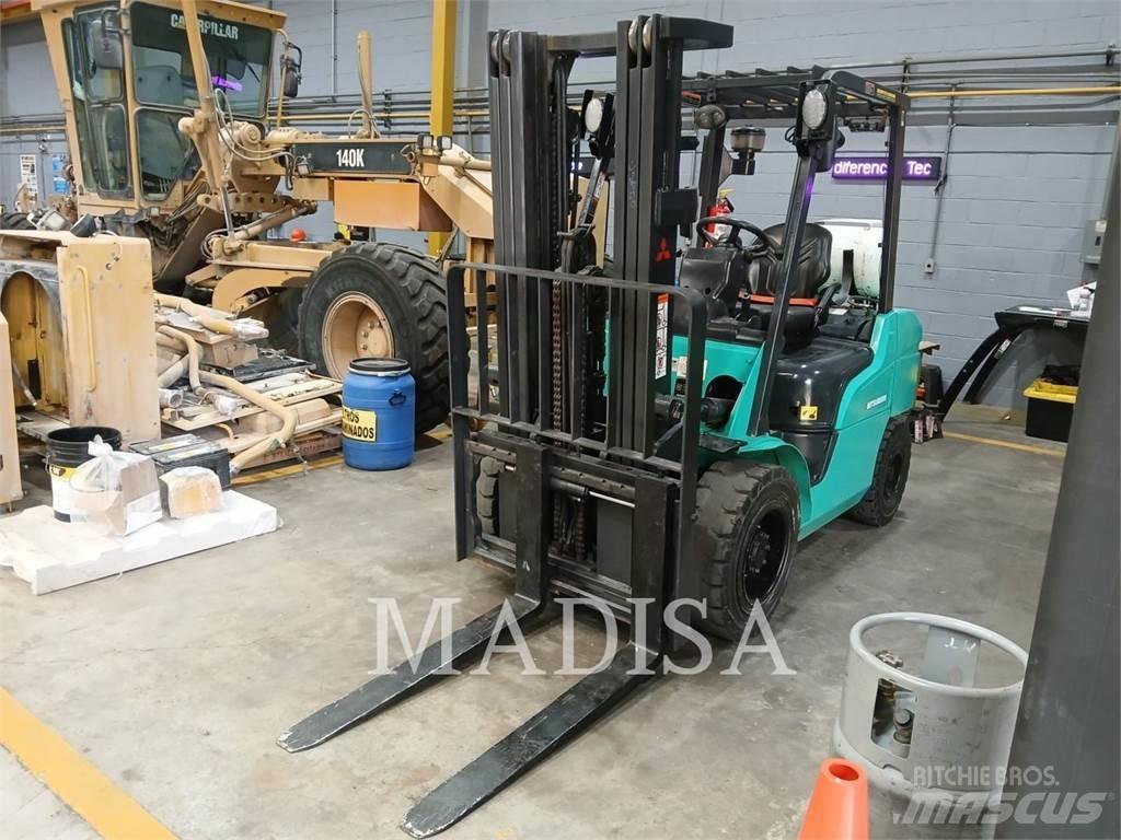 CAT MITSUBISHI FG30N-LP شاحنات ذات رافعات شوكية - أخرى