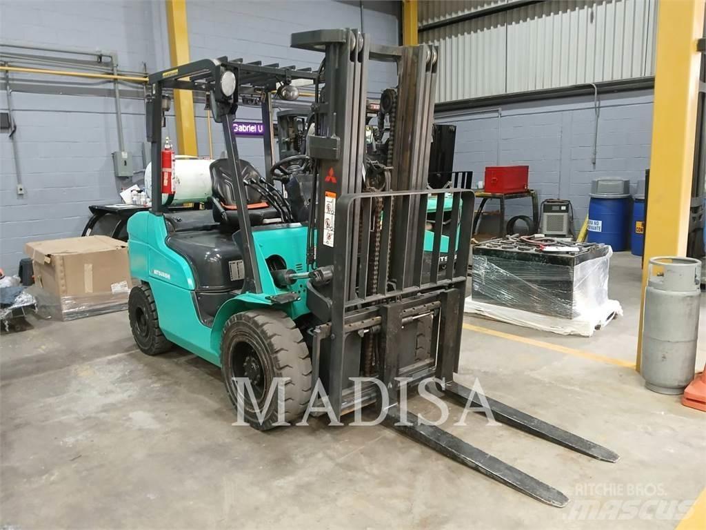 CAT MITSUBISHI FG30N-LP شاحنات ذات رافعات شوكية - أخرى