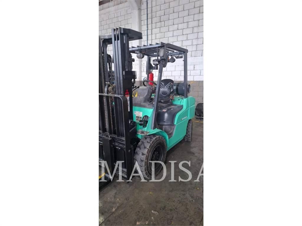 CAT MITSUBISHI FG30N-LP شاحنات ذات رافعات شوكية - أخرى