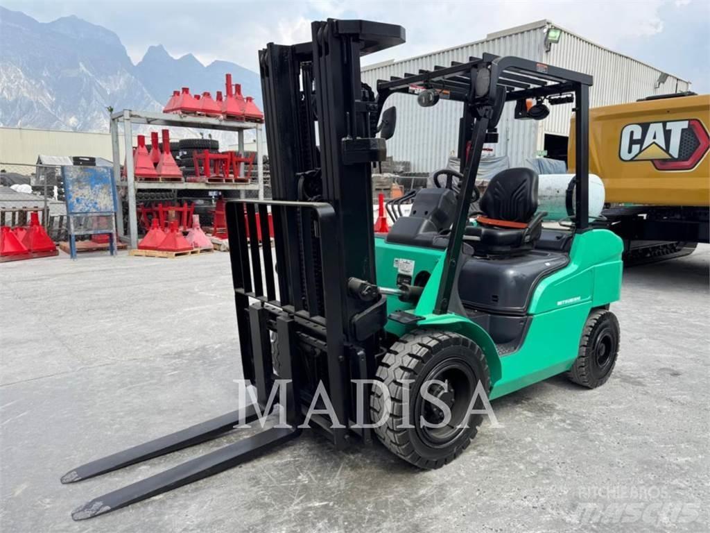 CAT MITSUBISHI FG30N-LP شاحنات ذات رافعات شوكية - أخرى