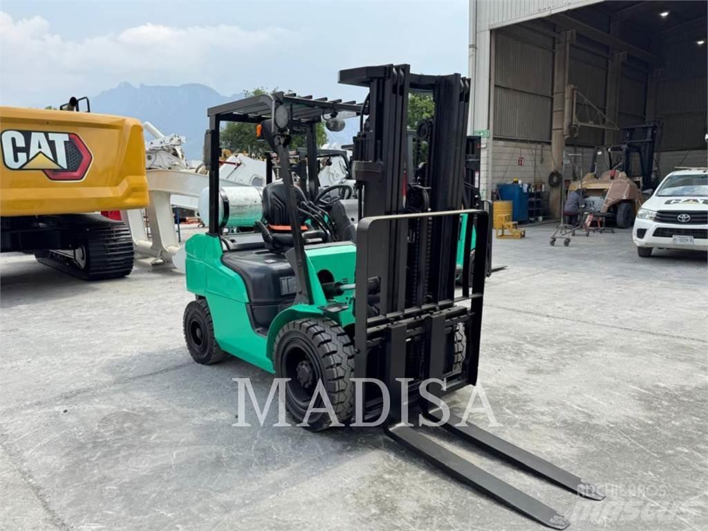 CAT MITSUBISHI FG30N-LP شاحنات ذات رافعات شوكية - أخرى