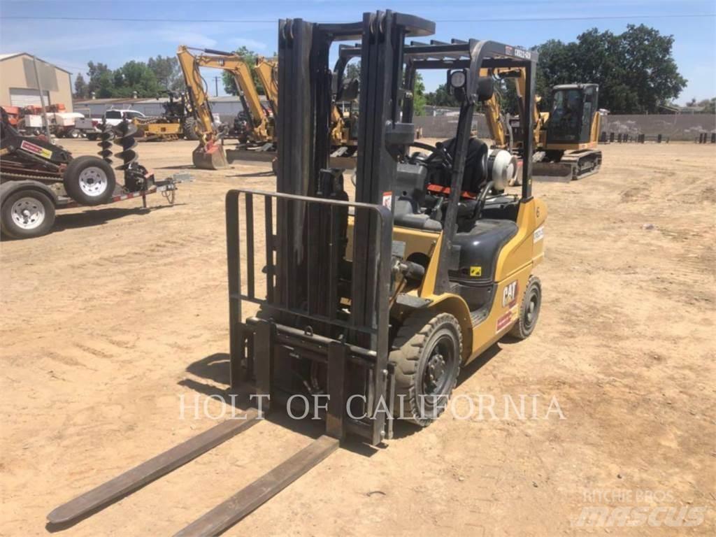 CAT MITSUBISHI GP25N5 شاحنات ذات رافعات شوكية - أخرى