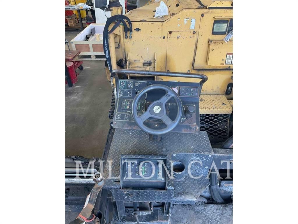 CAT P385B-2194 معدات السفلتة