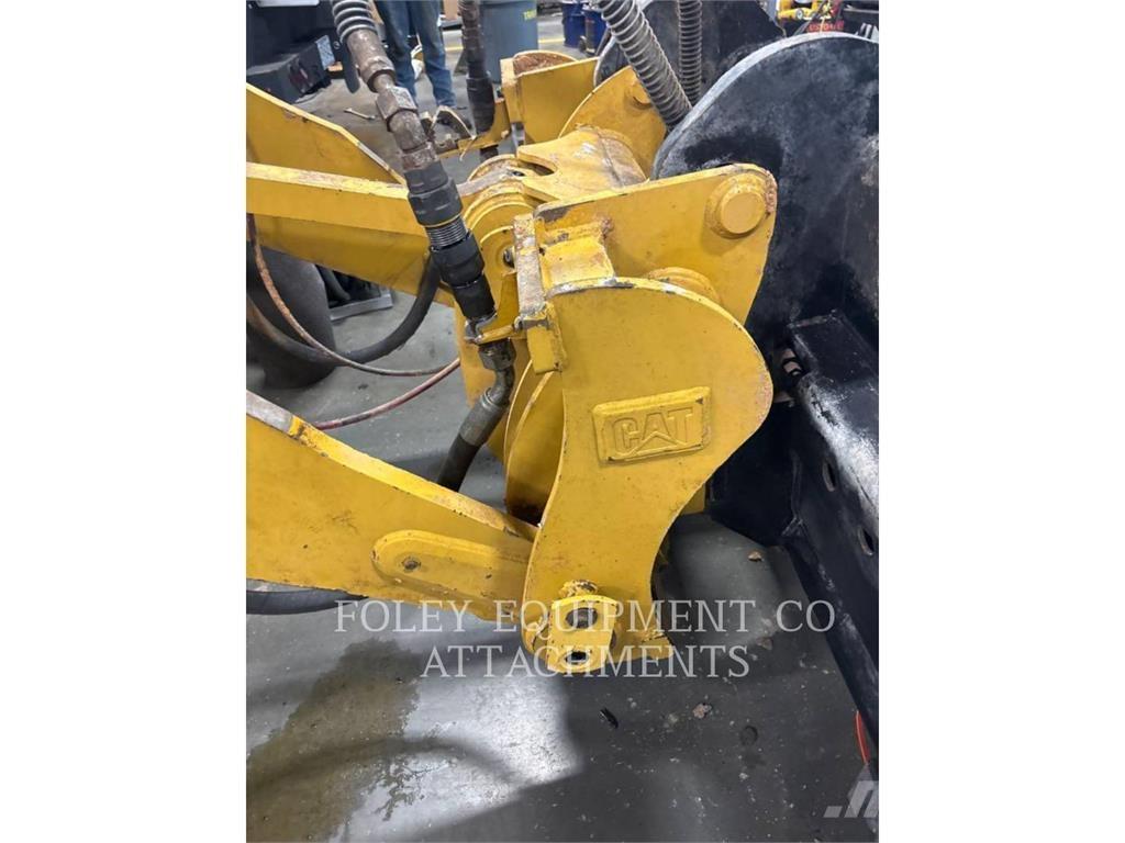 CAT QC930MT لوادر بعجل