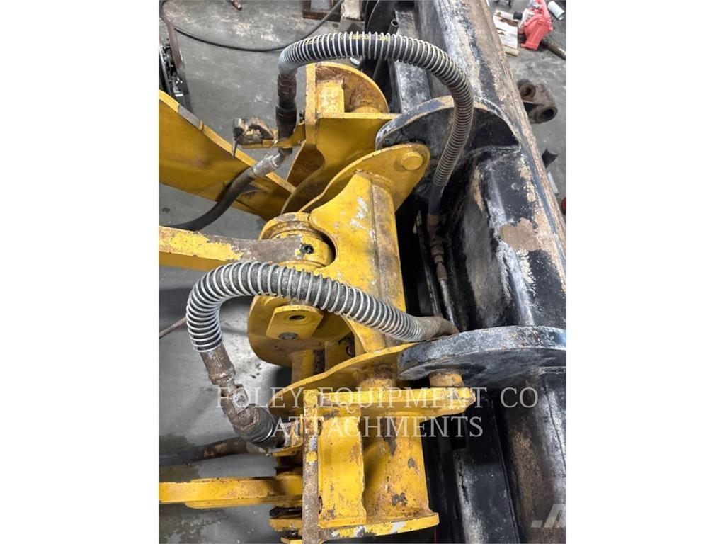 CAT QC930MT لوادر بعجل