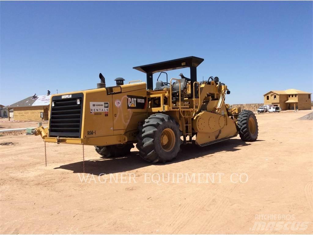 CAT RM-300 معدات إعادة تدوير الأسفلت