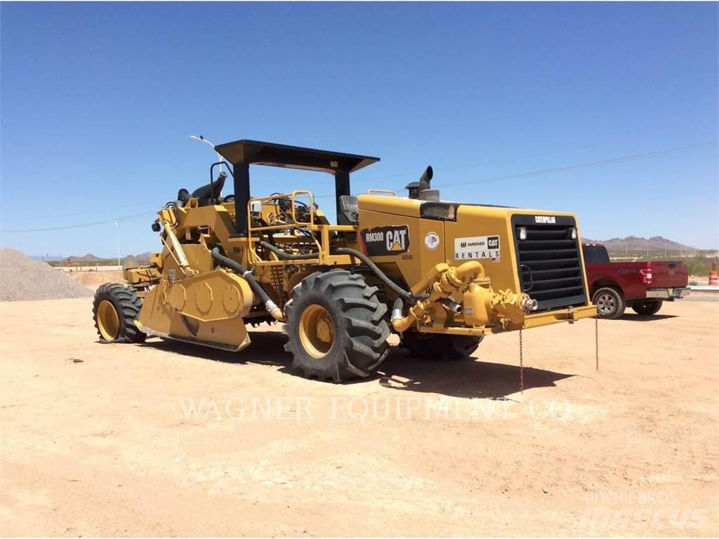 CAT RM-300 معدات إعادة تدوير الأسفلت