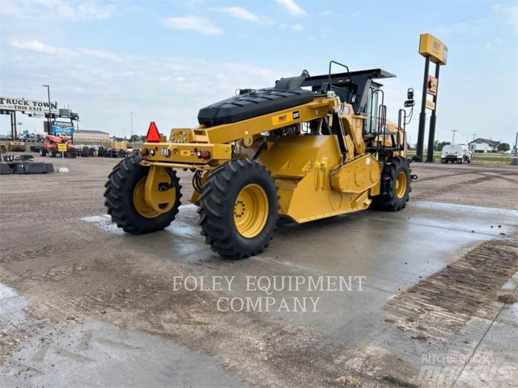 CAT RM400-01 معدات السفلتة