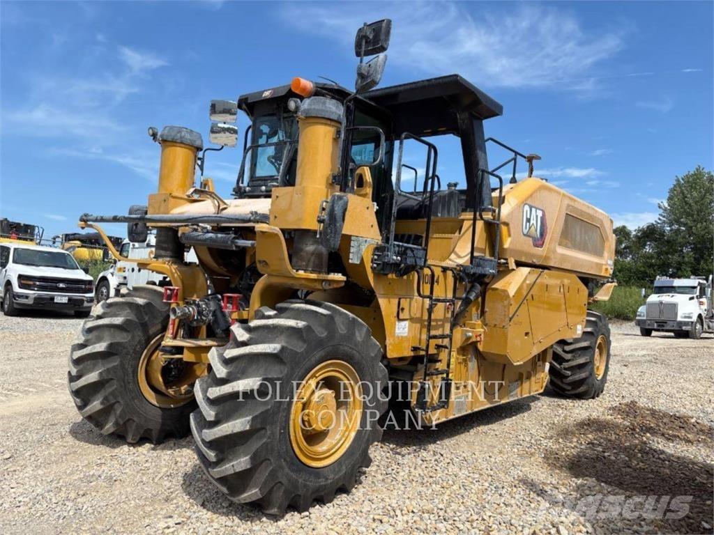 CAT RM600-01 معدات السفلتة