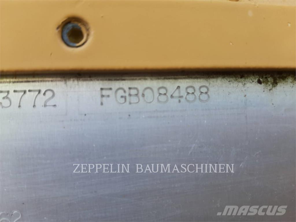 CAT SCHAUFEL CAT 966MXE دلاء