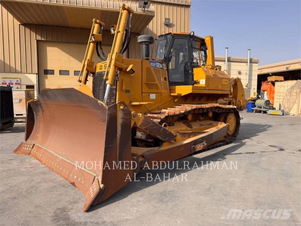 CAT SEM 832F بلدوزرات مجنزرة