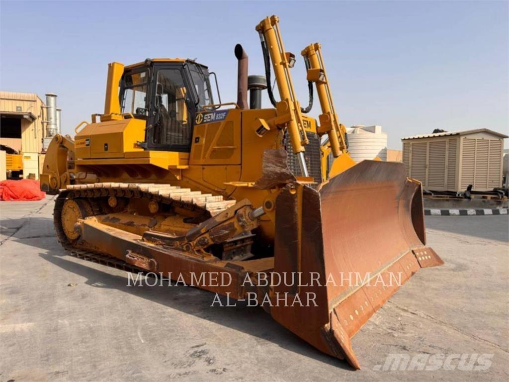 CAT SEM 832F بلدوزرات مجنزرة