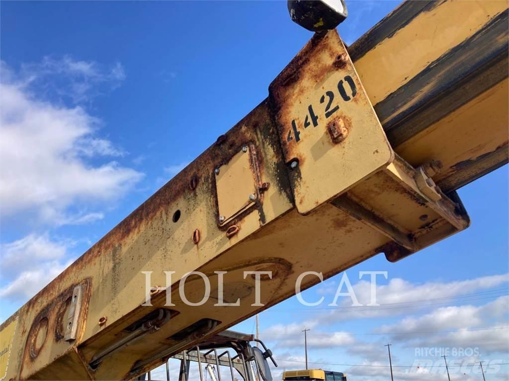 CAT TH63 مناولات متداخلة