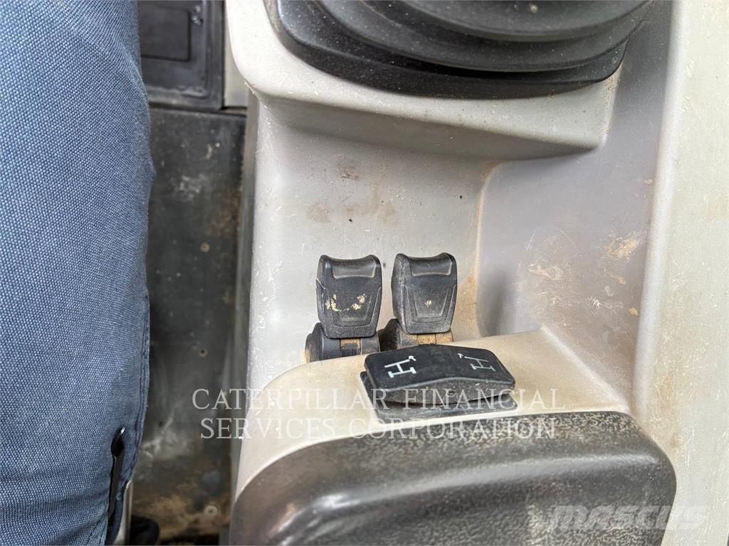 CAT TL1055D مناولات متداخلة