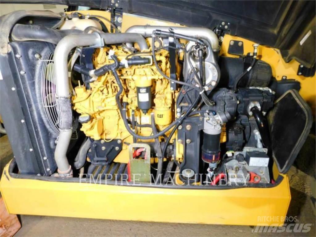 CAT TL642D مناولات متداخلة