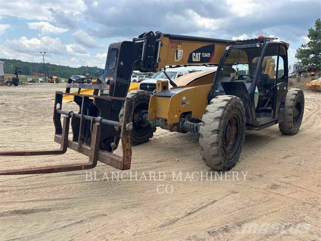 CAT TL642D مناولات متداخلة