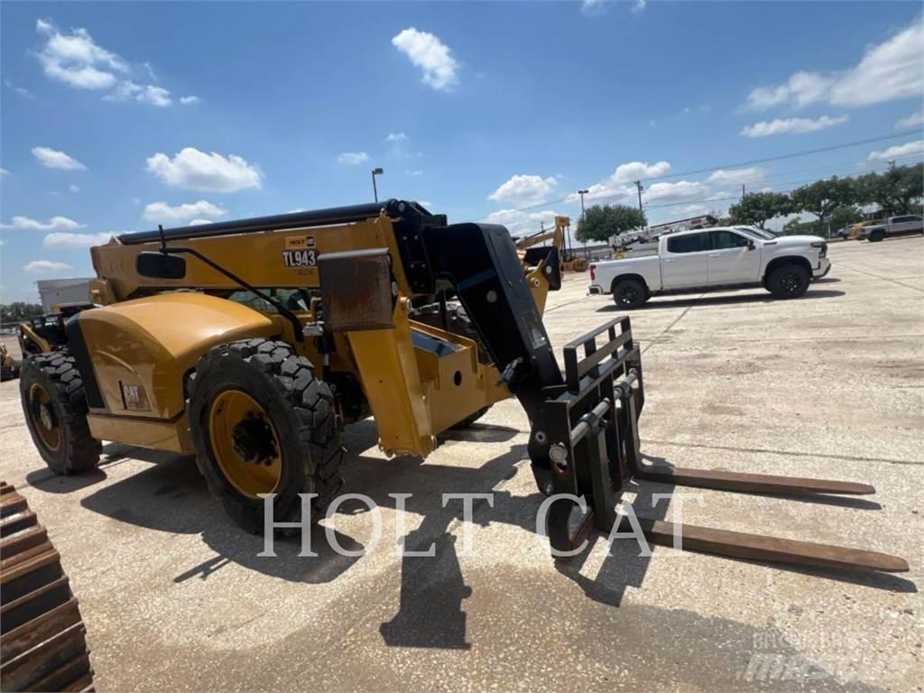 CAT TL943 لوادر بعجل