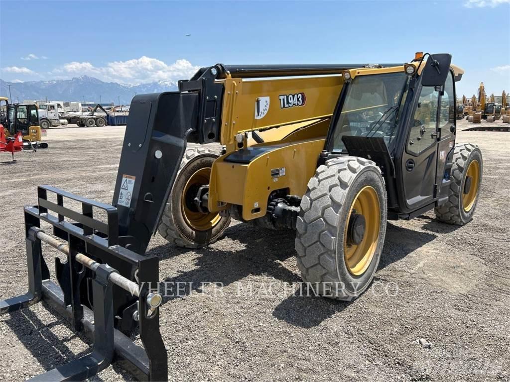 CAT TL943 CB مناولات متداخلة