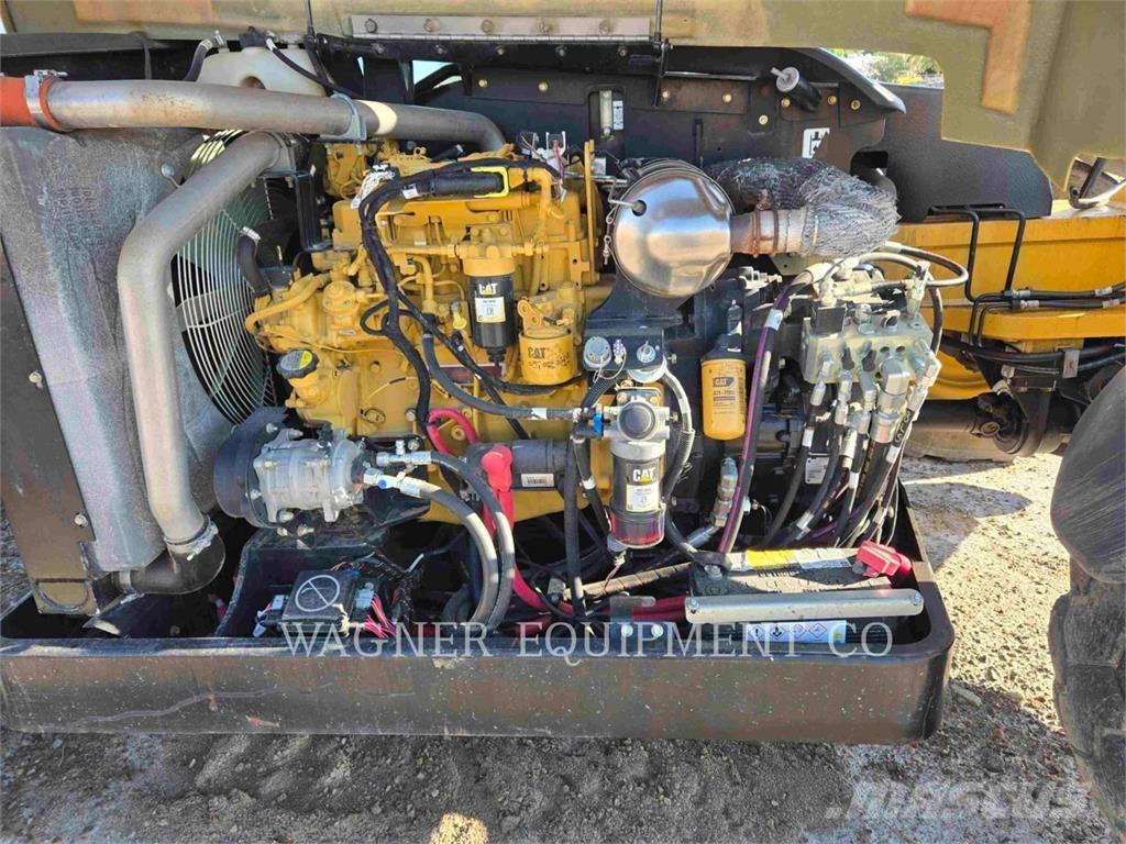 CAT TL943C مناولات متداخلة