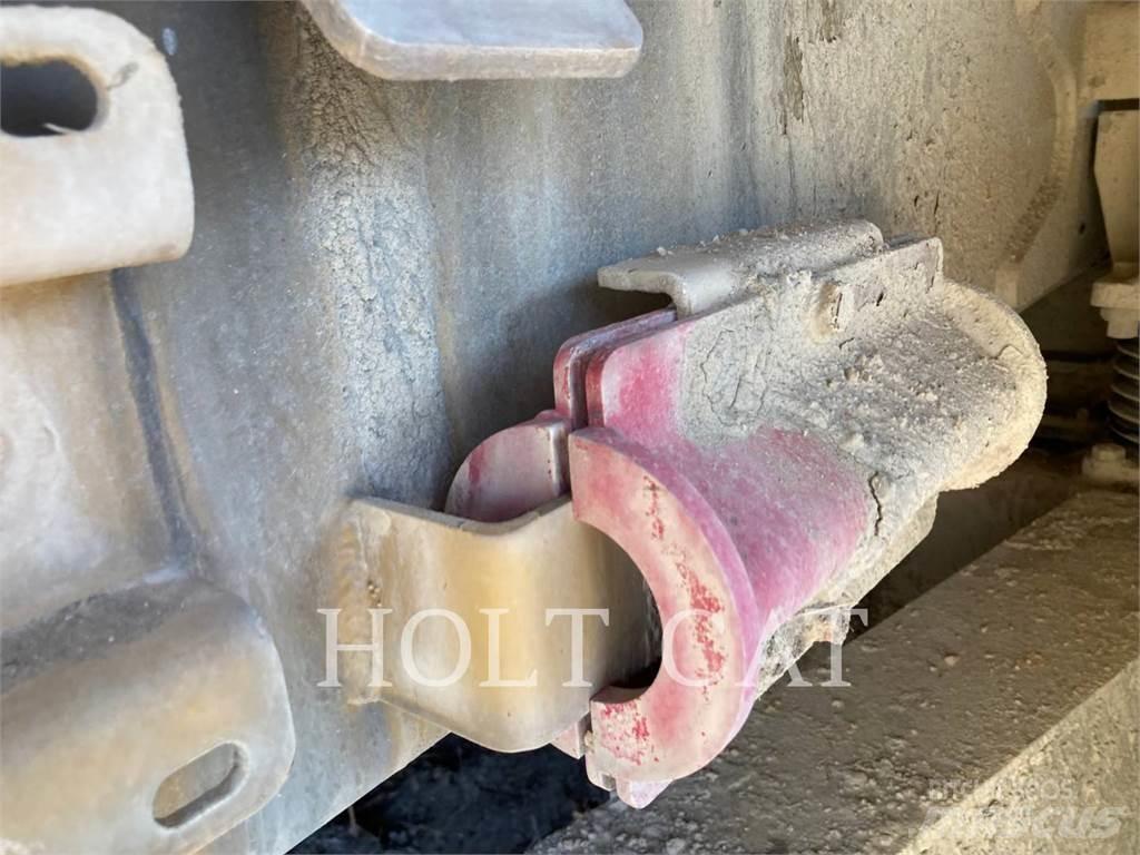 CAT W00 725 ساحبات مفصلية
