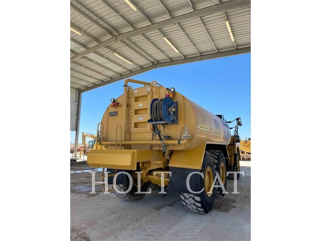 CAT W00 725 شاحنات ذات صهاريج