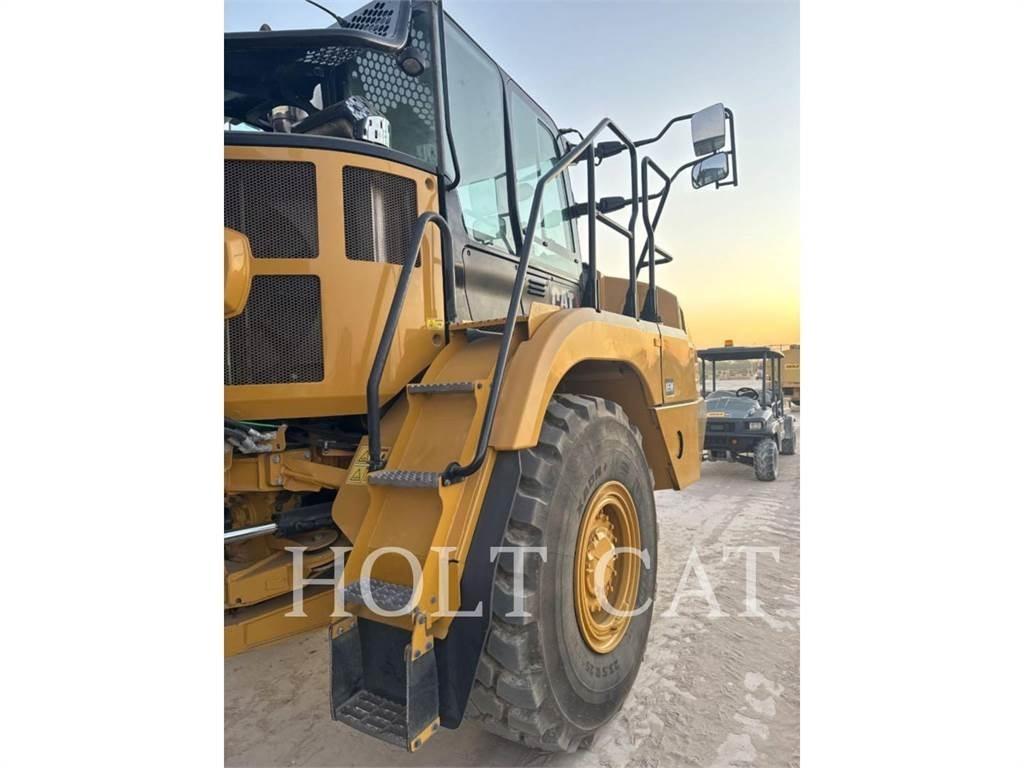 CAT W00 725 شاحنات ذات صهاريج