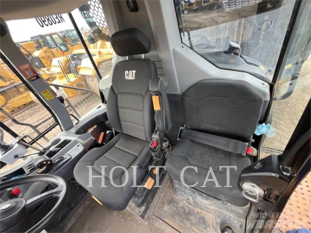 CAT W00 725 شاحنات ذات صهاريج