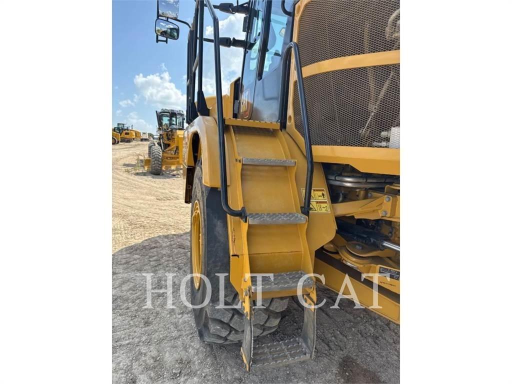 CAT W00 725 شاحنات ذات صهاريج