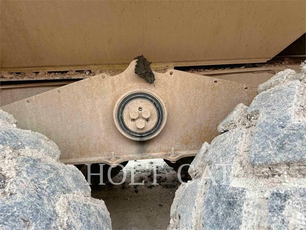 CAT W00 725C2 ساحبات مفصلية