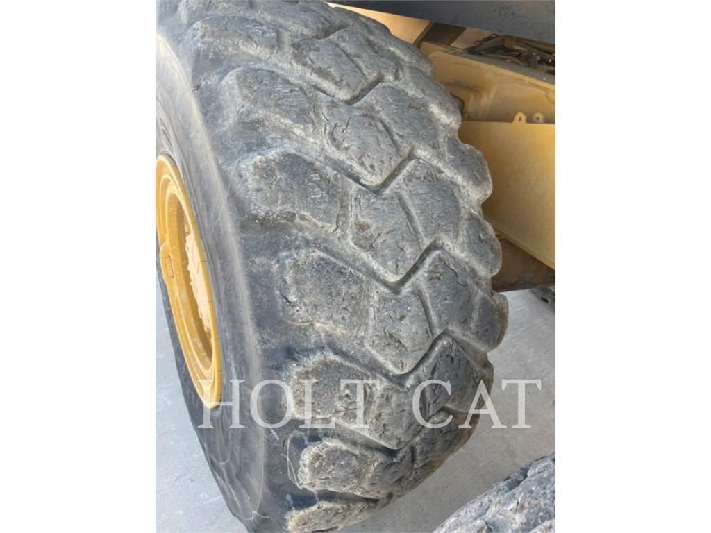 CAT W00 730 شاحنات ذات صهاريج