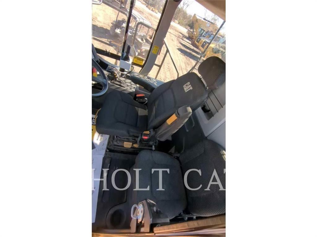 CAT W00 730 شاحنات ذات صهاريج