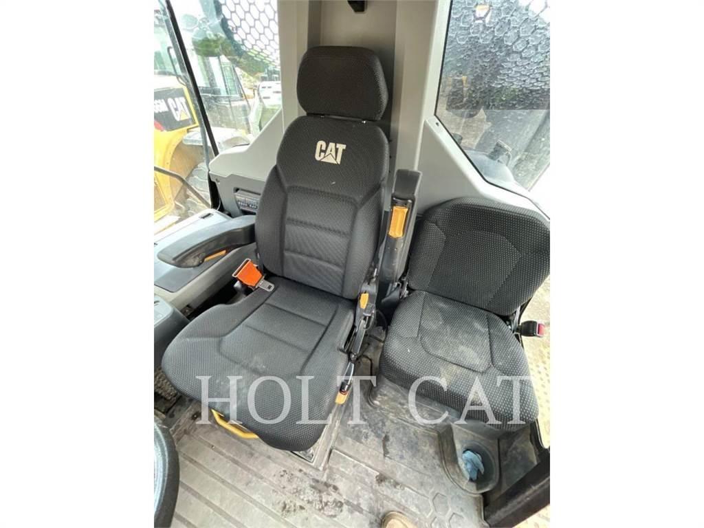 CAT W00 730 شاحنات ذات صهاريج