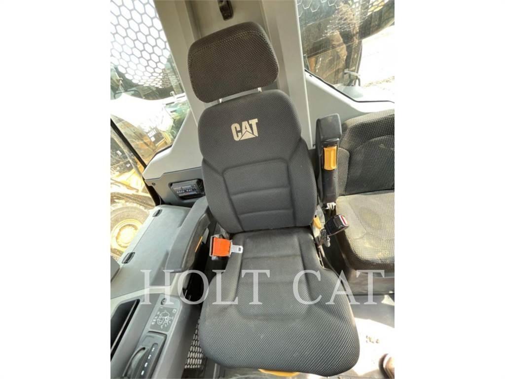 CAT W00 730 شاحنات ذات صهاريج