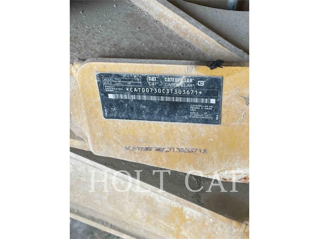 CAT W00 730 شاحنات ذات صهاريج
