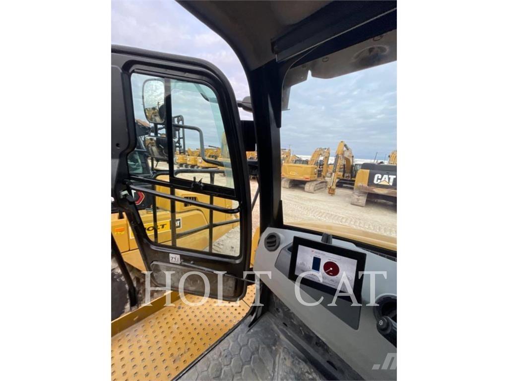 CAT W00 730 شاحنات ذات صهاريج