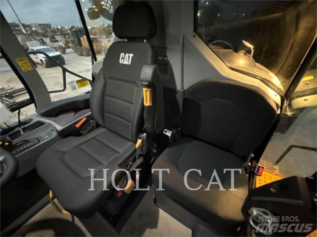 CAT W00 740GC شاحنات ذات صهاريج